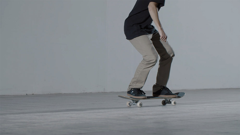 Trainer Grip - Skateboard Griptape with Foot Placements for Learning Ollie,  Shuv, Kickflip (Goofy Footed)