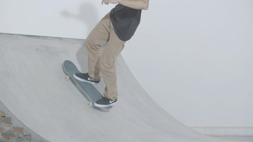 Skateboard Trick Axle Stall & BS 50-50 Feet Position