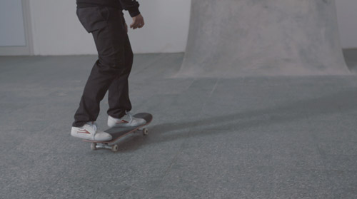 Skateboard Trick Blunt to Fakie Feet Position