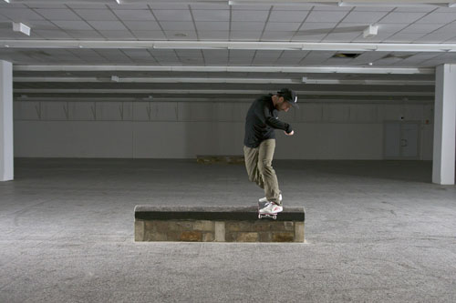 Skateboard Trick BS Lipslide