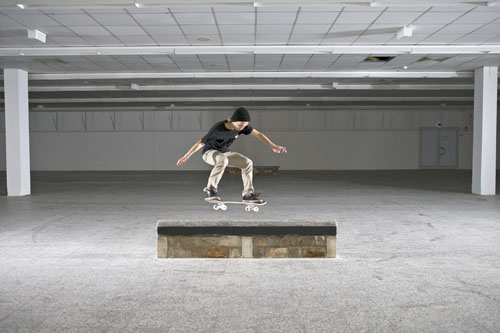 Skateboard Trick FS Lipslide