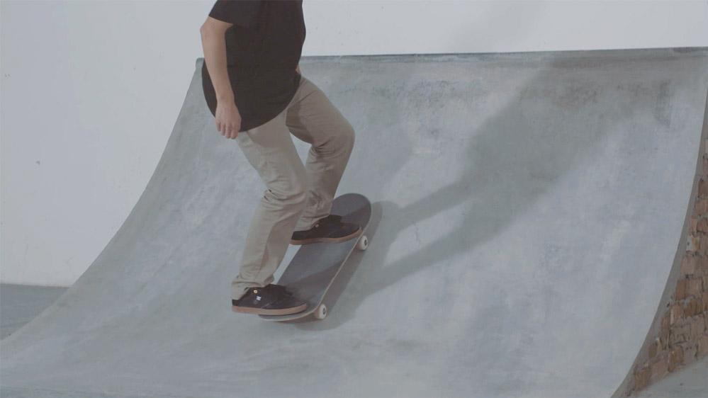 Skateboard – Mini-rampe: Rock to fakie »