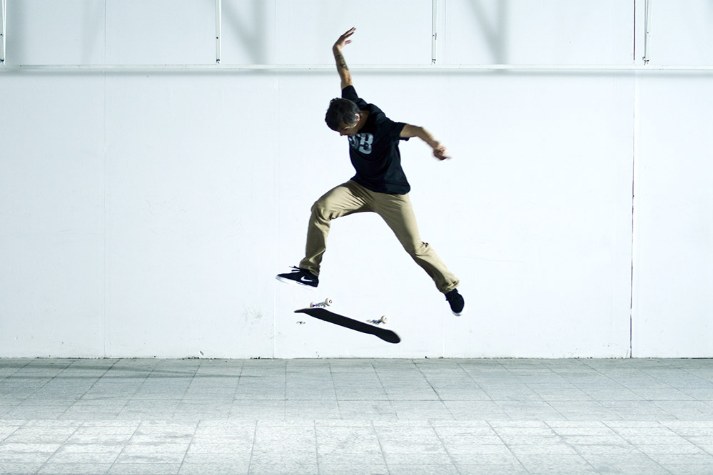 Denny Pham - Skateboard Trick 360 Flip
