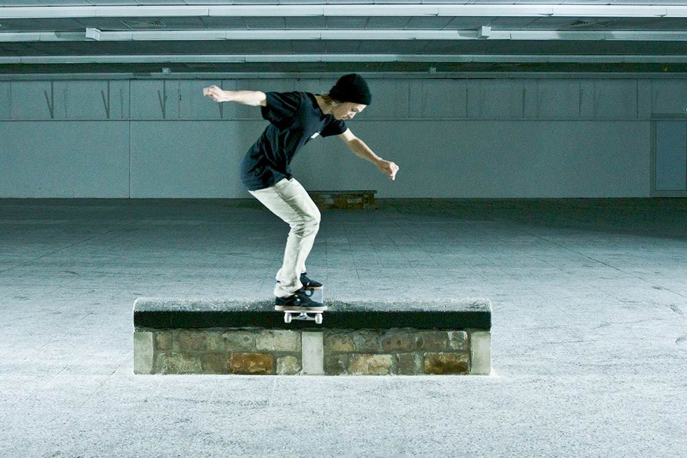 Ben Dillinger - Skateboard Trick Ollie