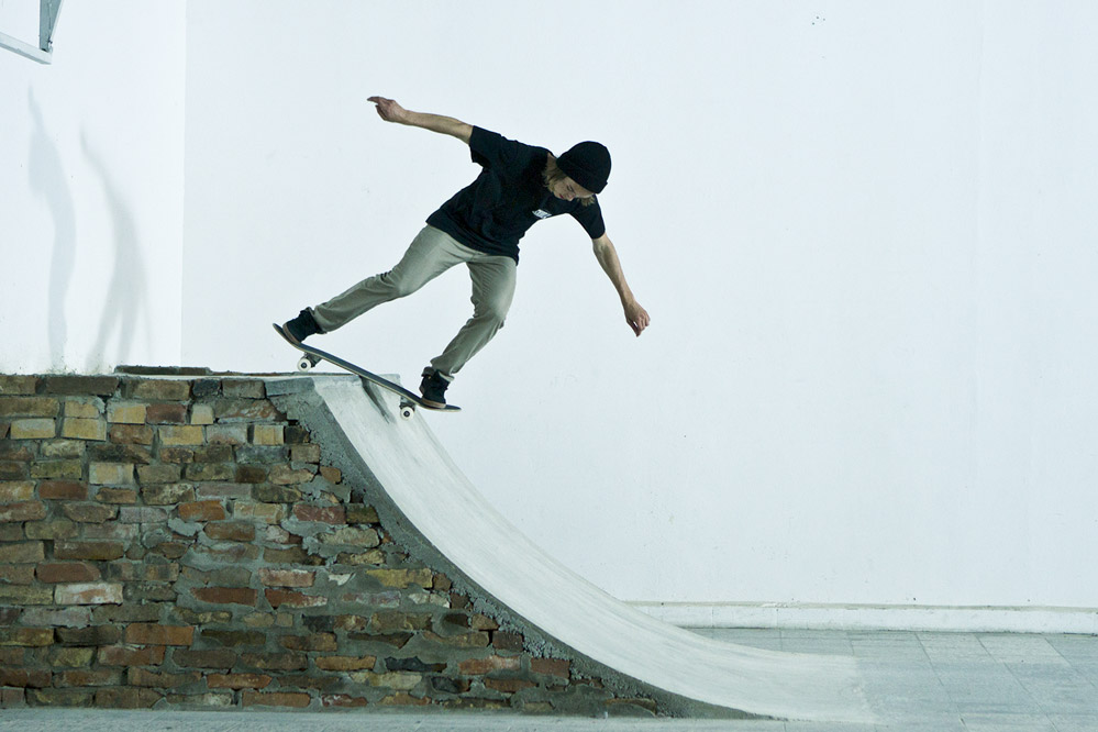 Ben Dillinger - Skateboard Trick BS Disaster