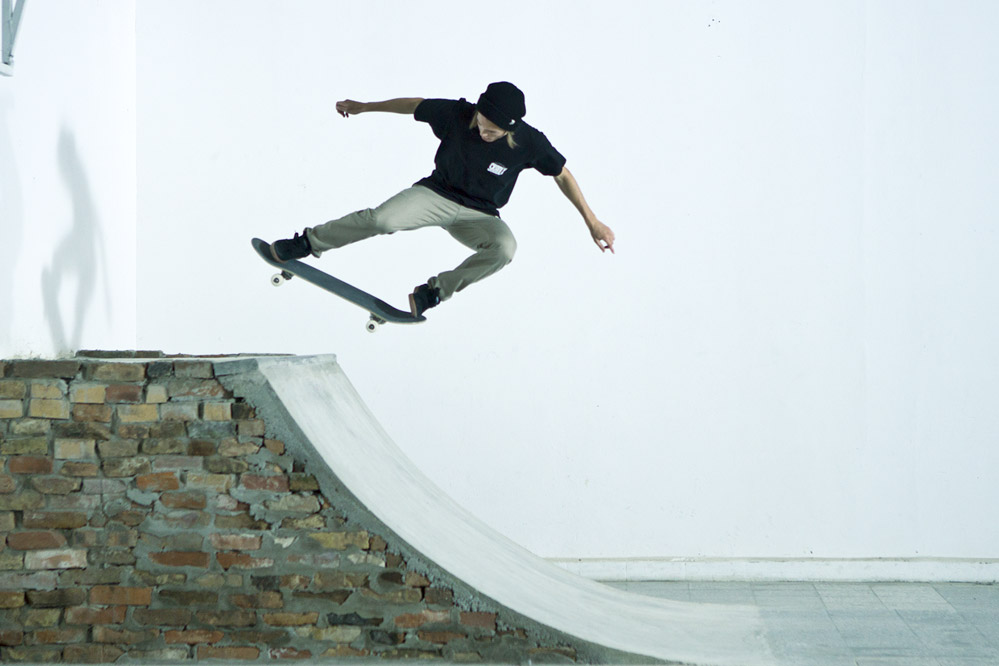 Ben Dillinger - Skateboard Trick Fakie Disaster