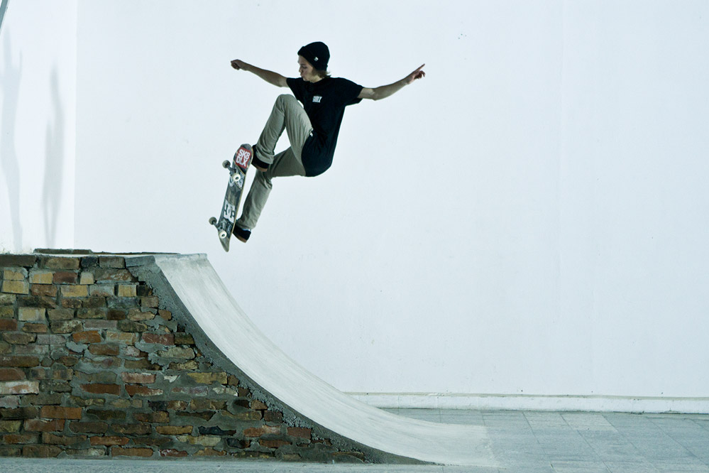 Ben Dillinger - Skateboard Trick FS Disaster.