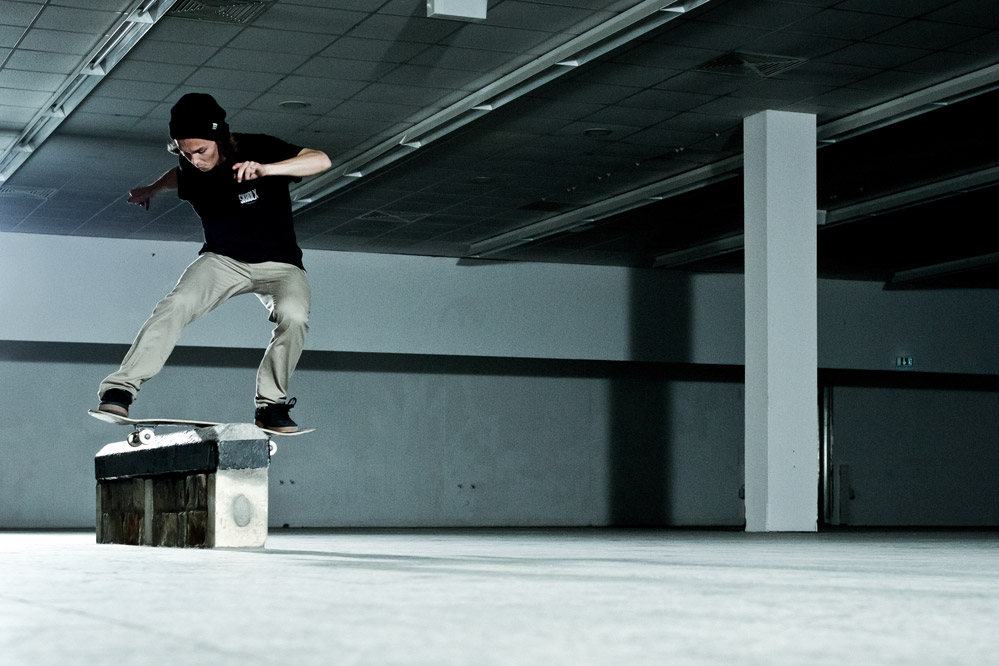 Ben Dillinger - Skateboard Trick Ollie