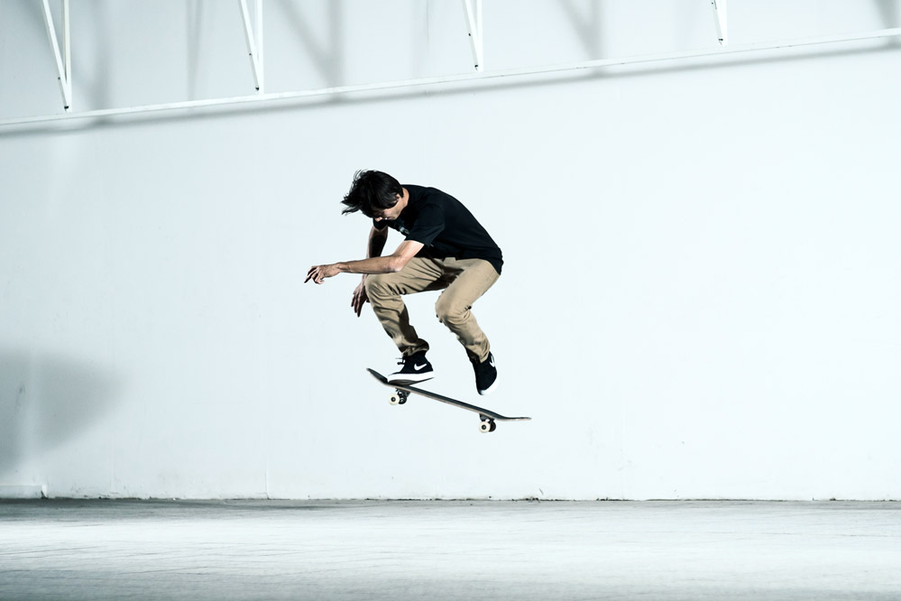 Denny Pham - Skateboard Trick Hardflip