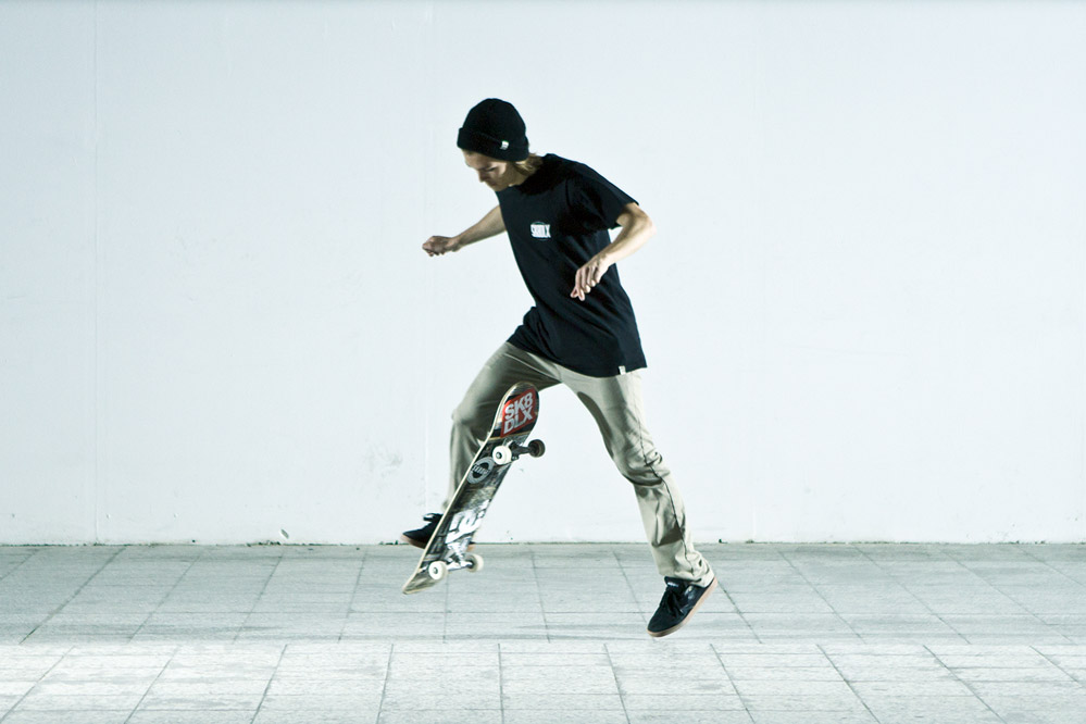 Ben Dillinger - Skateboard Trick No comply
