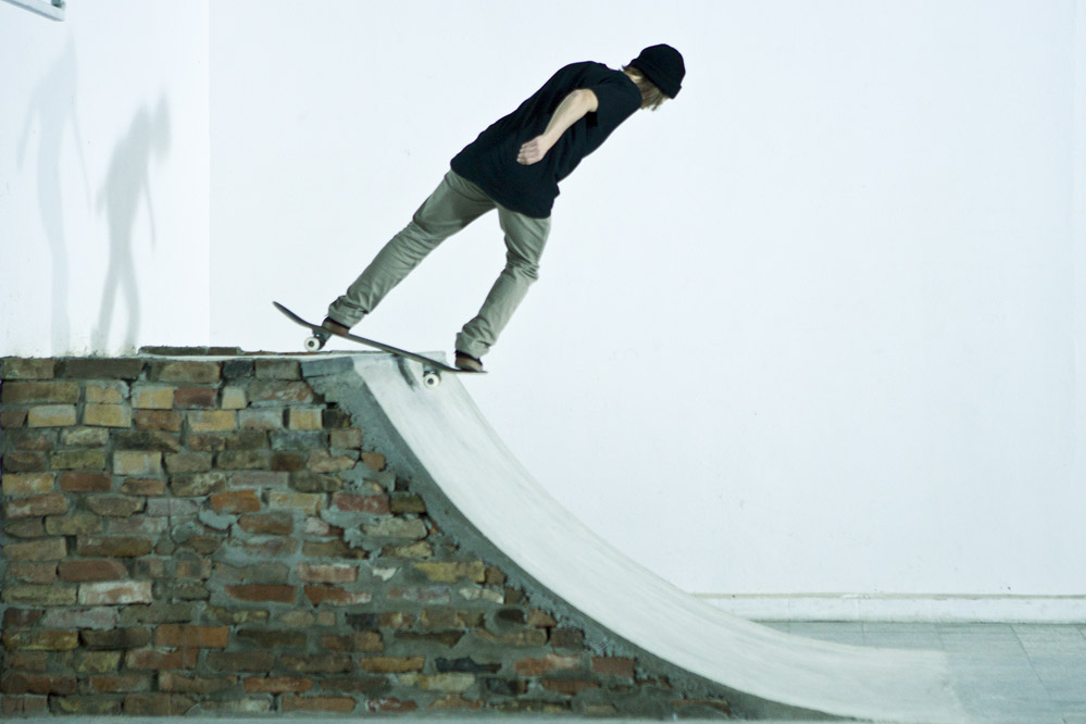 Ben Dillinger - Skateboard Trick Rock N Roll