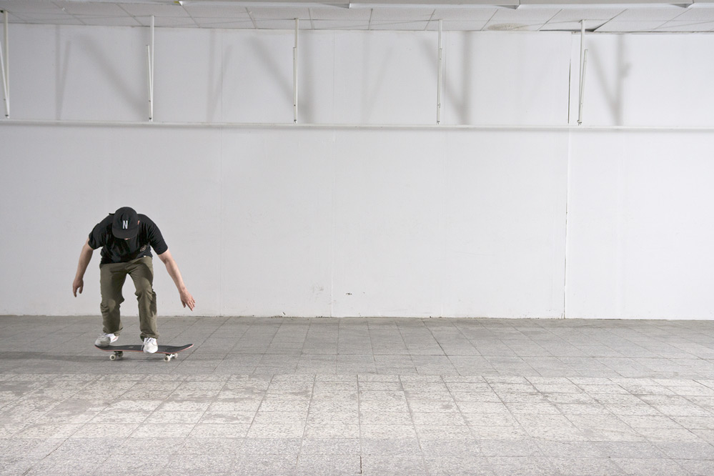 Skateboard Trick BS 180 Heelflip