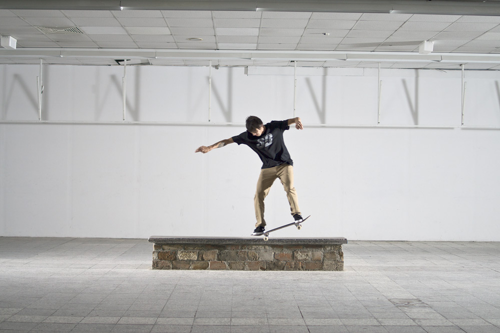 Skateboard Trick BS Nosegrind