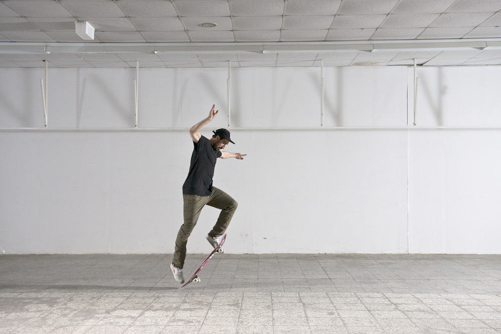 Skateboard Trick FS 180 Kickflip