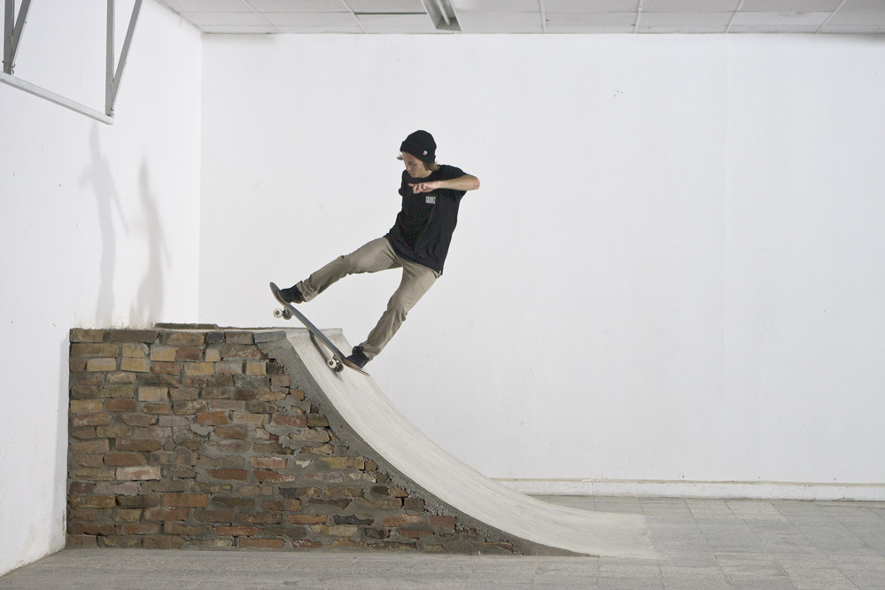 Skateboard Trick FS Disaster