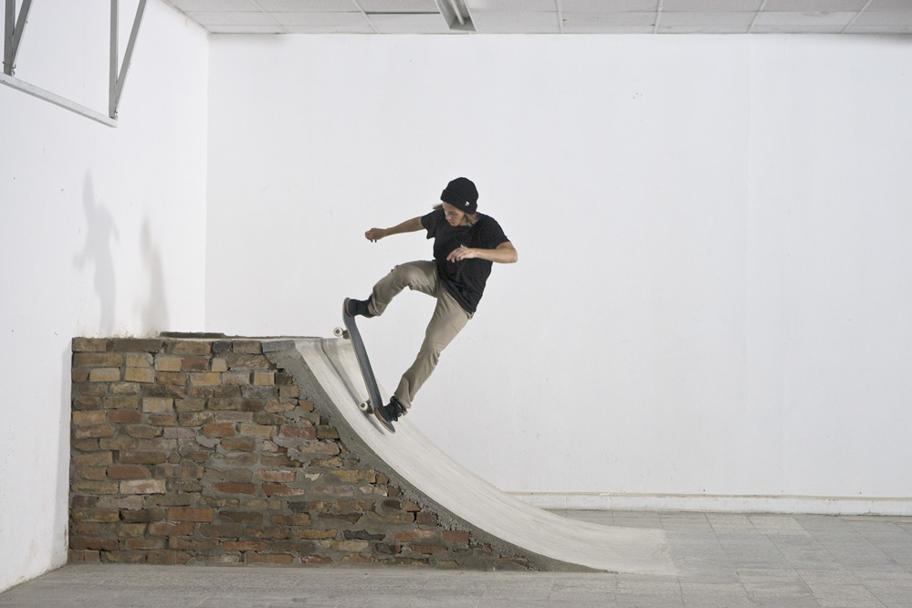 Skateboard Trick FS Disaster