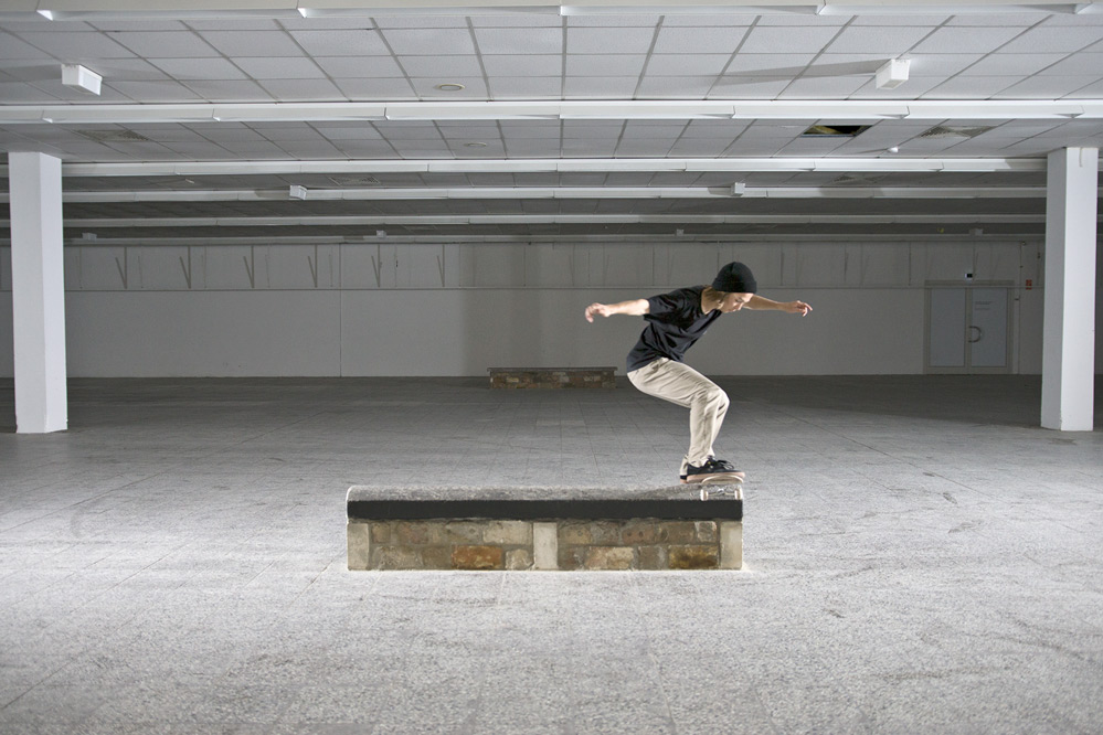 Skateboard Trick FS Lipslide