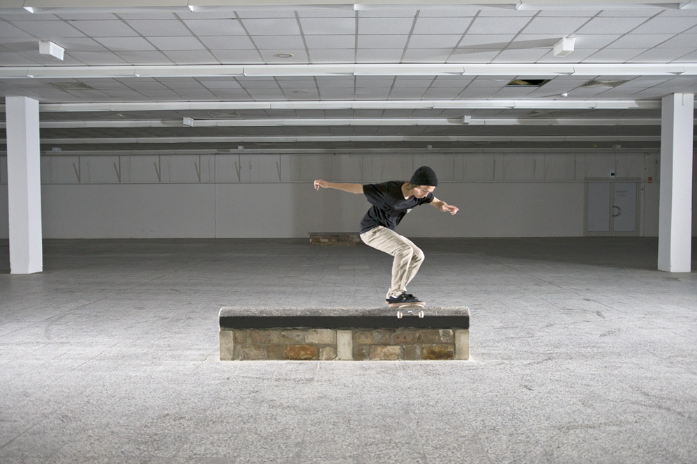 Skateboard Trick FS Lipslide