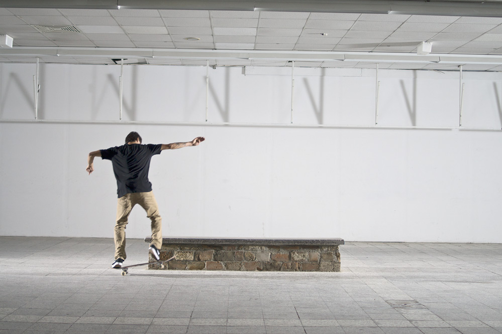 Skateboard Trick FS Noseslide