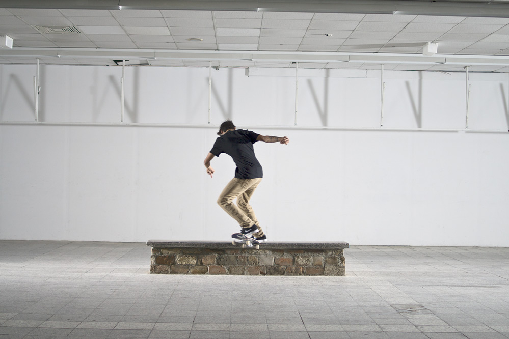 Skateboard Trick FS Noseslide