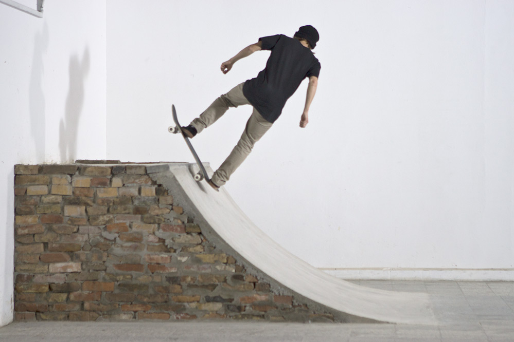 Skateboard Trick Rock n Roll