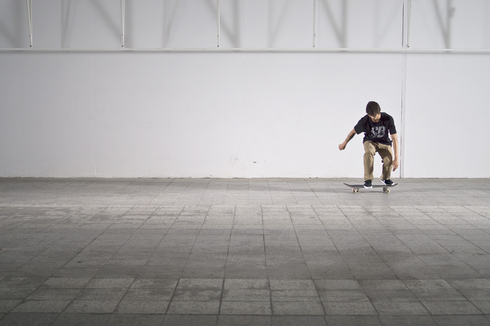 Skateboard Trick Varial Heelflip