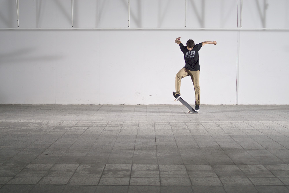 Skateboard Trick Varial Heelflip
