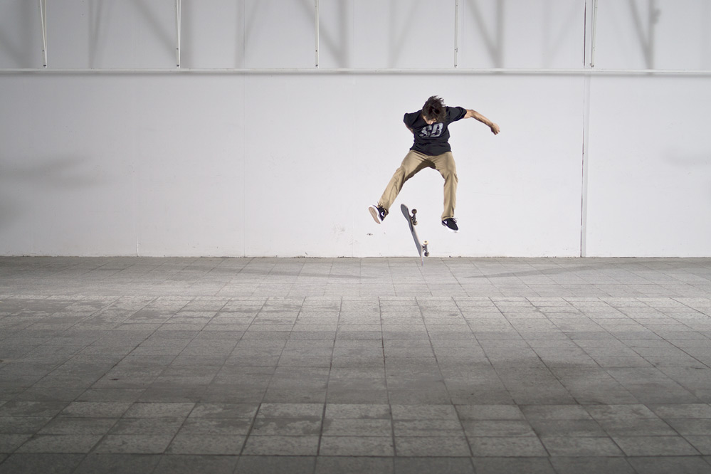 Skateboard Trick Varial Heelflip