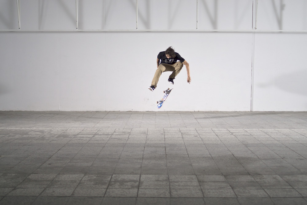 Skateboard Trick Varial Heelflip