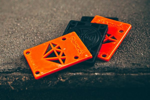 anker tegenkomen Binnenwaarts All about Shock Pads & Riser Pads | Wiki | skatedeluxe Blog