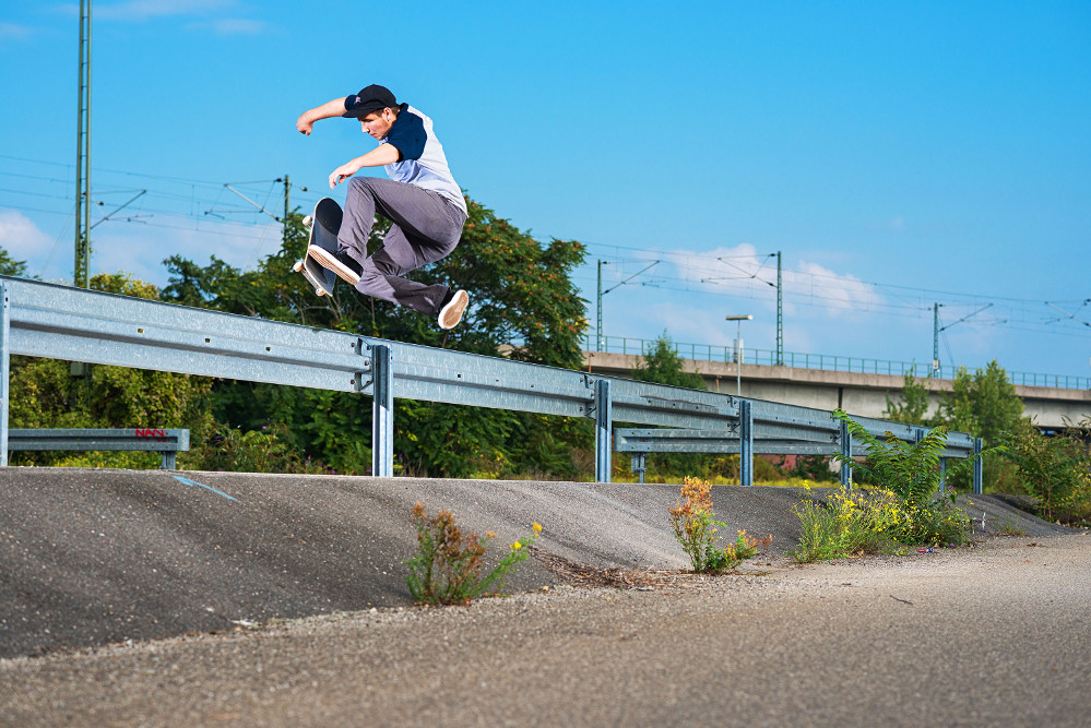 Johannes Schön - No Comply