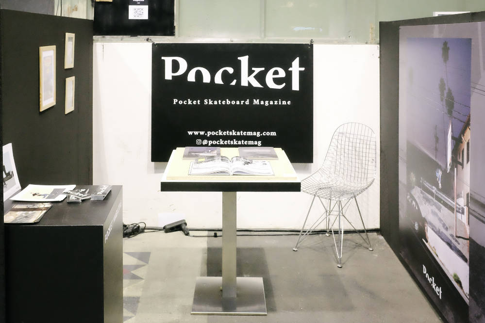 PocketMag Stand