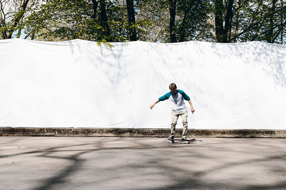 Skateboard Trick Frontside 360 Shove-It