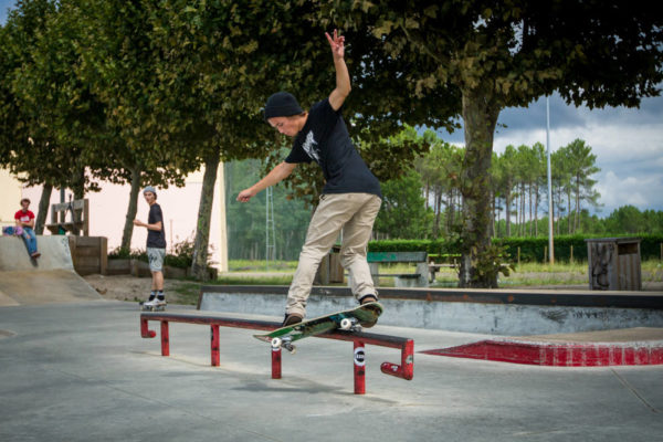 Obstacle Guide - What is a flatrail? | skatedeluxe Blog