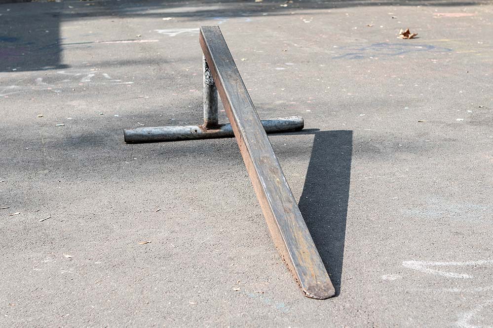 SKateboard Obstacle Pole