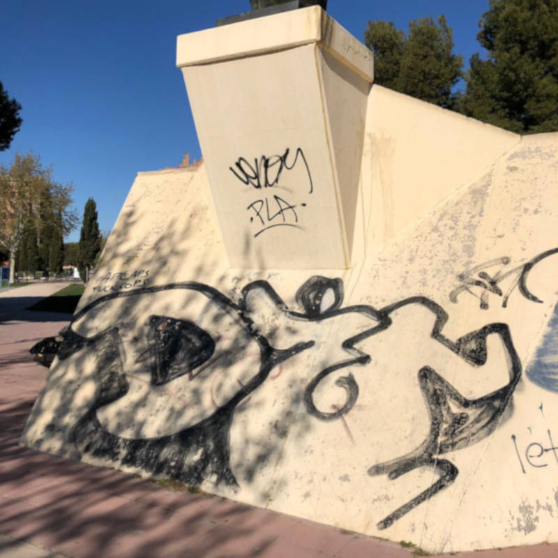 Skateboard Obstacle Wallride